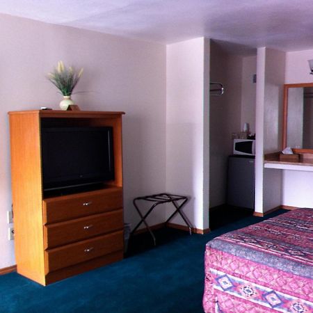Legacy Inn Price Εξωτερικό φωτογραφία